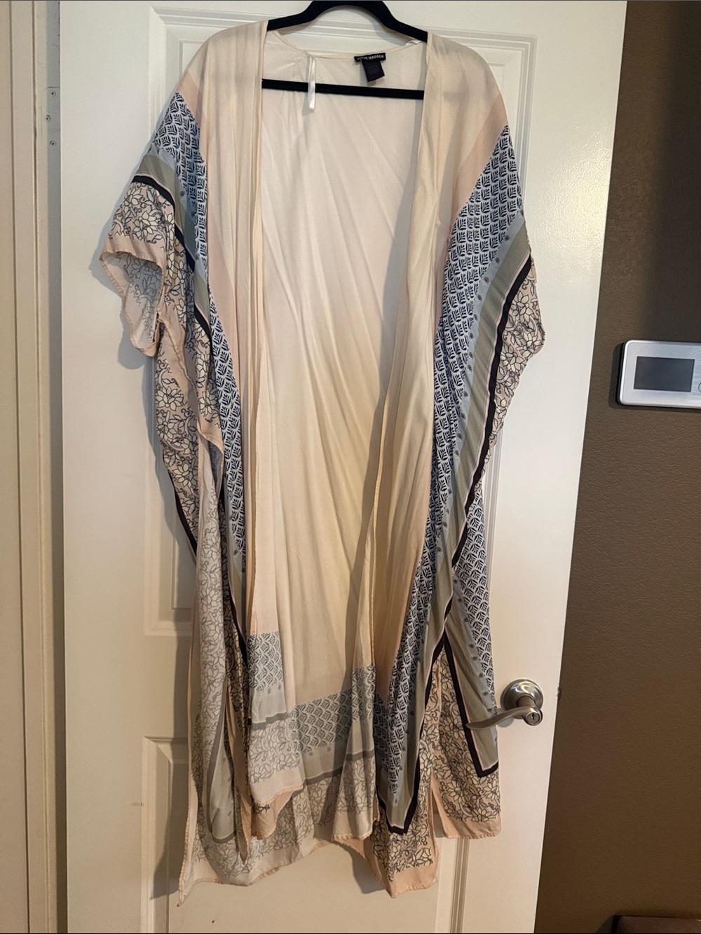 Steve Madden Cream and Black Top with Branded Neck Tag
